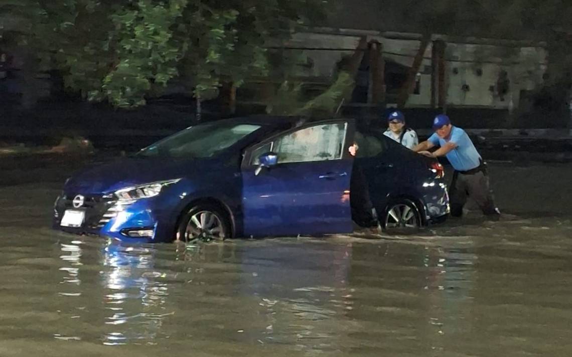 Electrical Storm Causes Flooding And Stranded Vehicles In Nuevo León ...